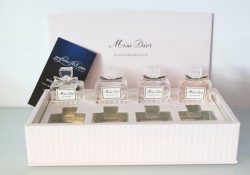 Bộ nước hoa nữ mini Miss Dior 4 chai - Bo nuoc hoa nu mini Miss Dior 4 chai